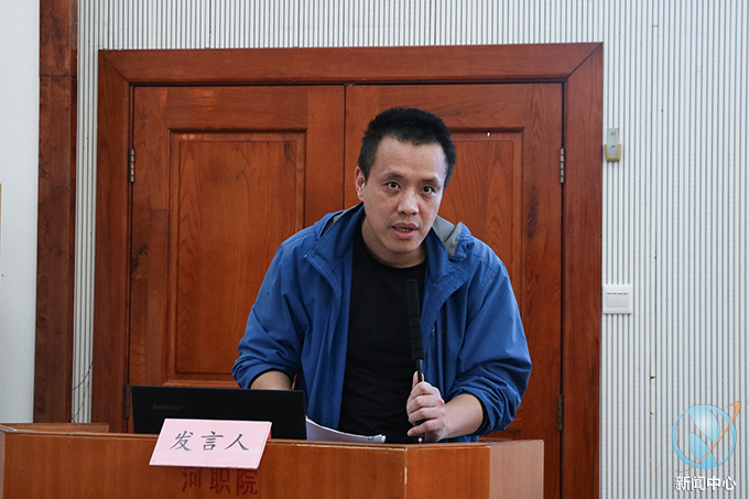 说明: E:\芬\2023.03.02 完美·官方端网站登录入口宣传思想文化工作会议 摄影：林汝琦 姜 淋\已处理\黄 舒老师讲话2.jpg